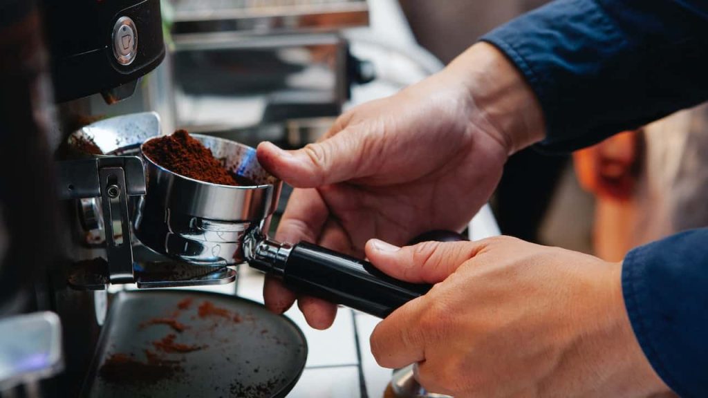 coffee maker clean with vinegar