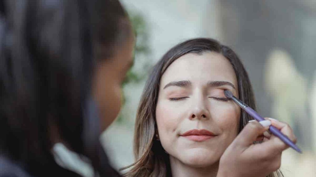 eyeshadow for pink dress