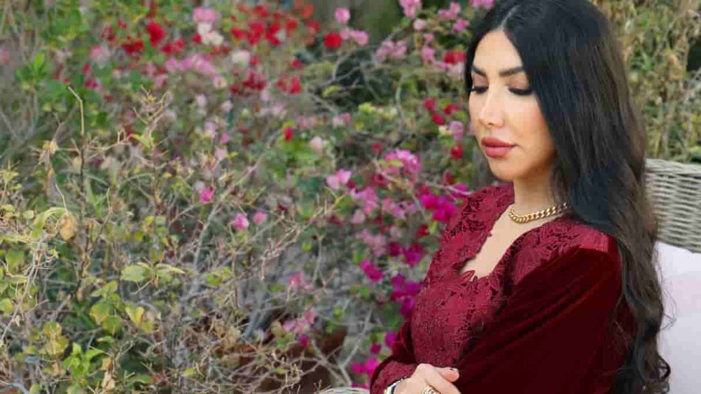 lipstick for burgundy dress