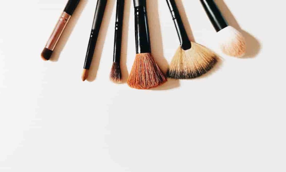 can dirty makeup brushes cause acne