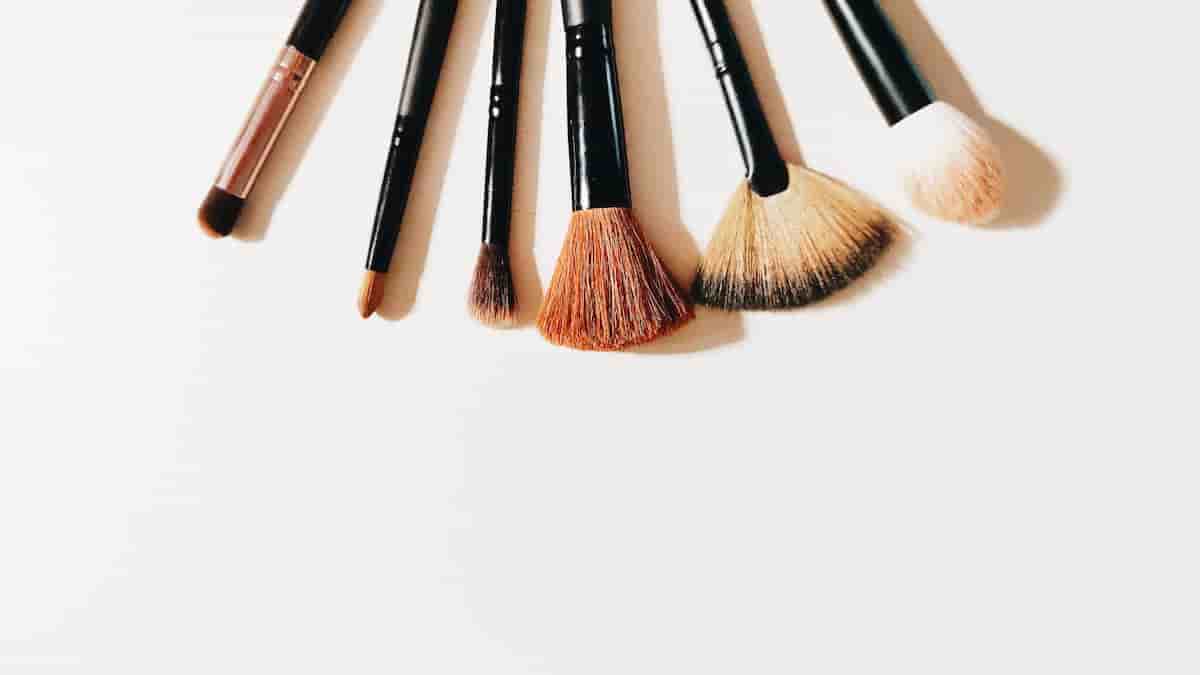 can dirty makeup brushes cause acne