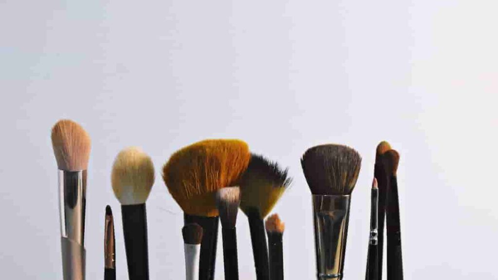 can dirty makeup brushes cause acne
