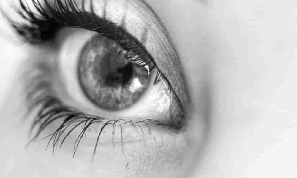 dreams about eyelashes falling out