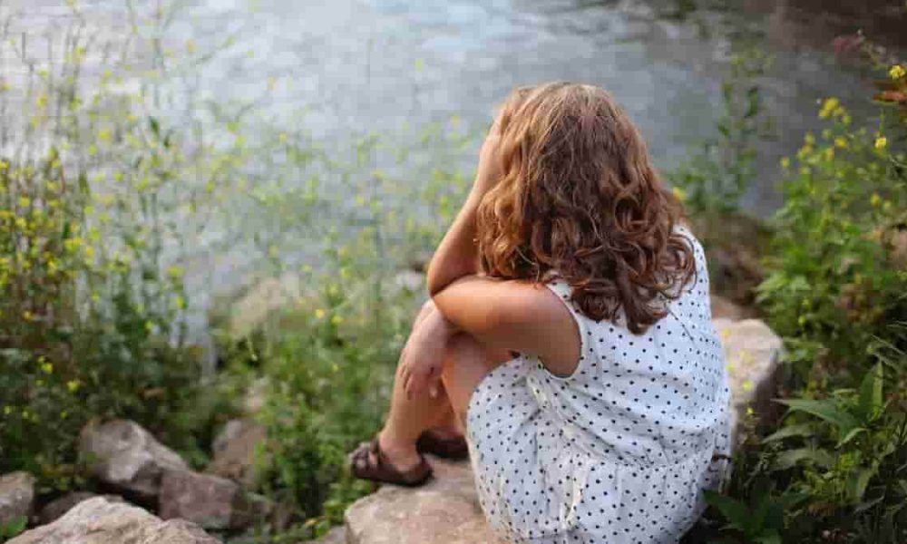 camping hairstyles for curly hair