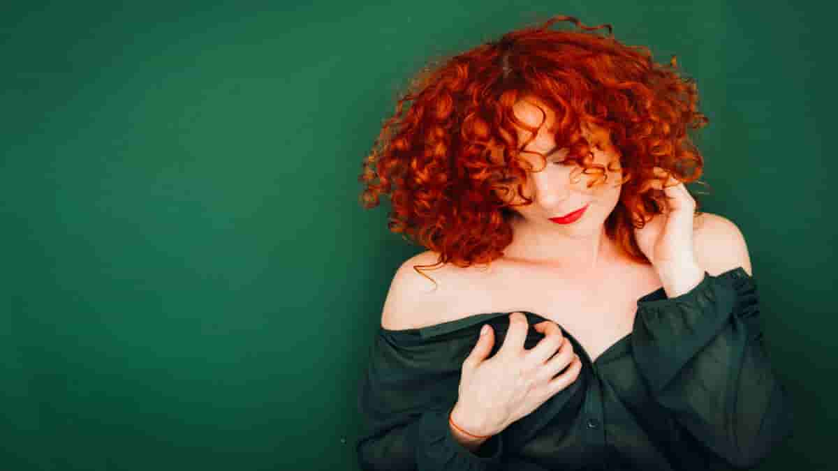 curly hairstyles with color