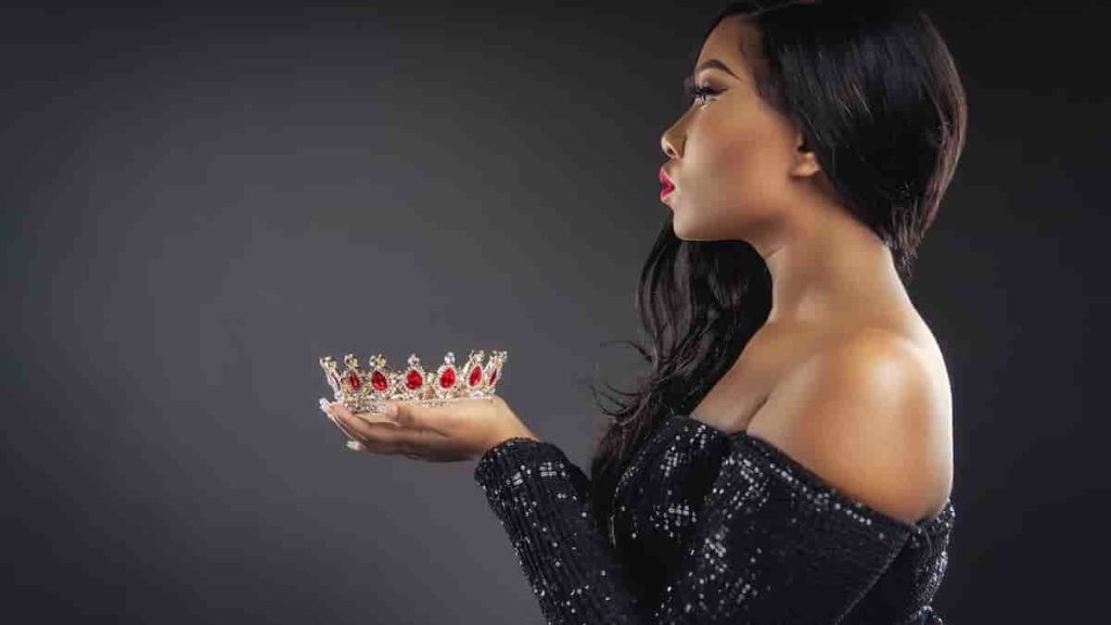 what color lipstick to wear with a black dress