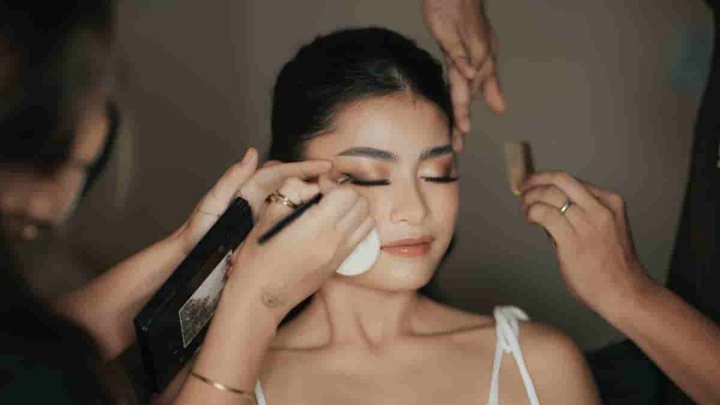 black eyeshadow liner