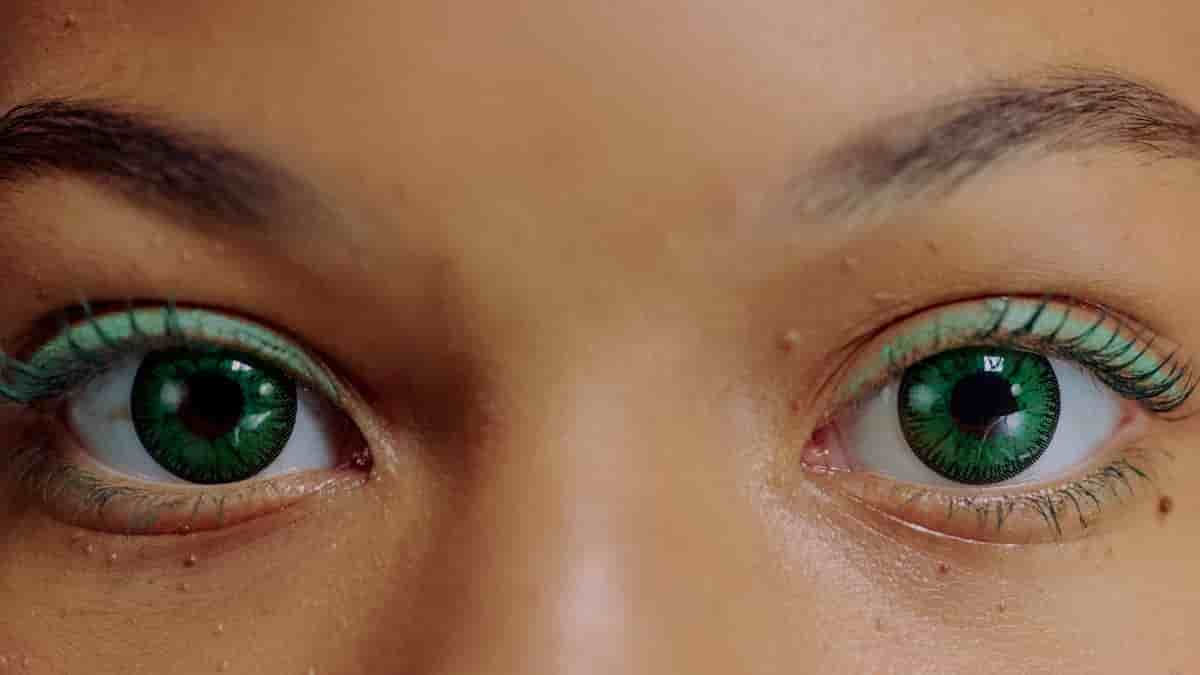 green eyeshadow