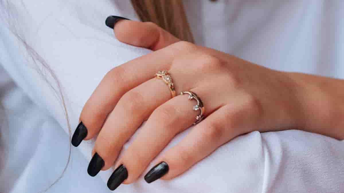 black chrome nails