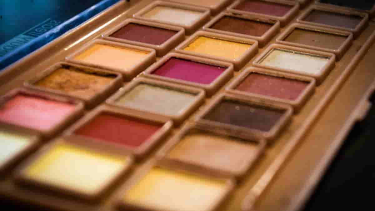 talc free eyeshadow