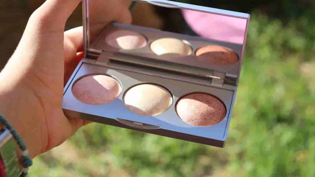 cream or powder contour