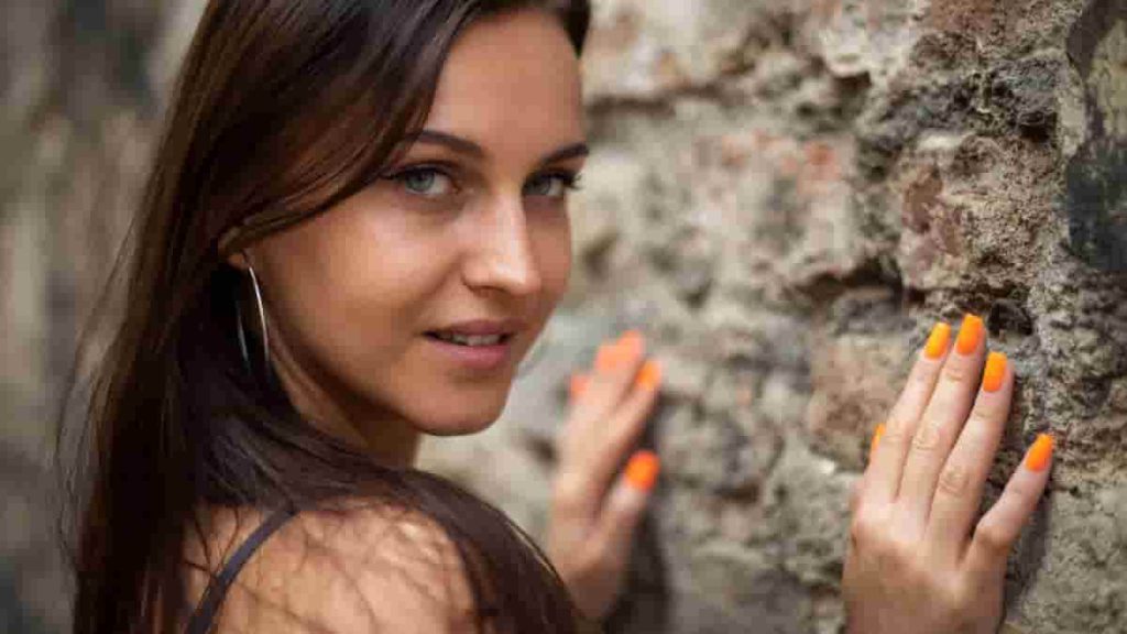 peaches and cream nails