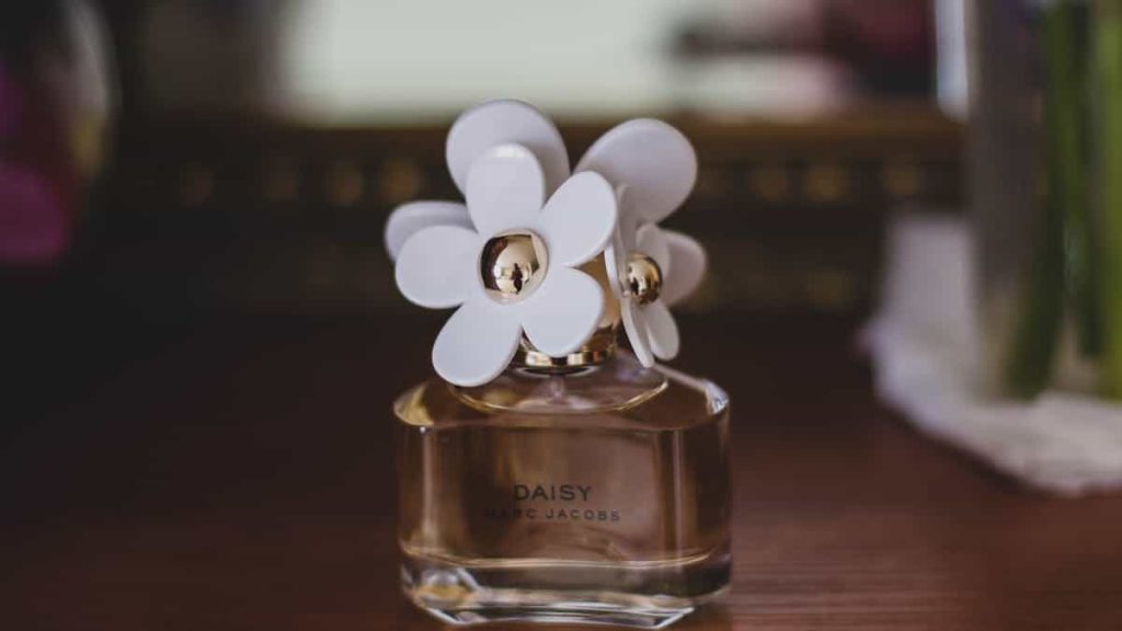 perfume with sandalwood and jasmine