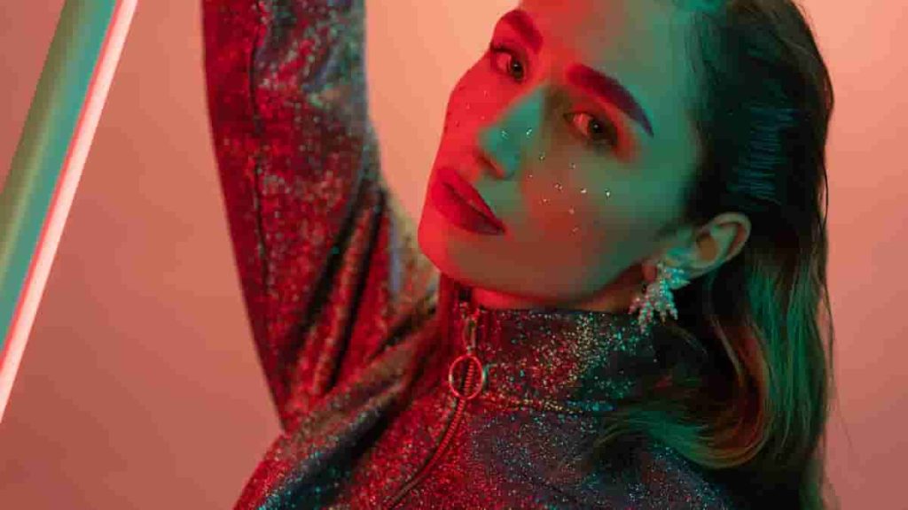 red glitter for face