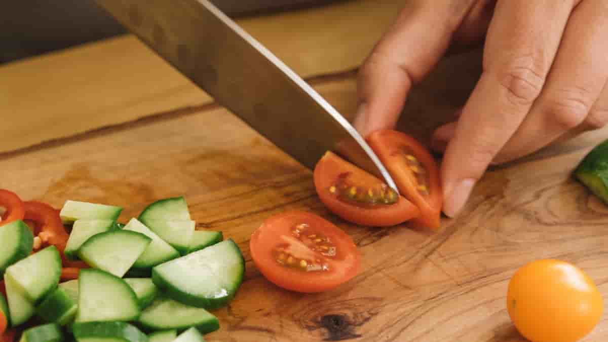 cucumber and tomato pasta salad