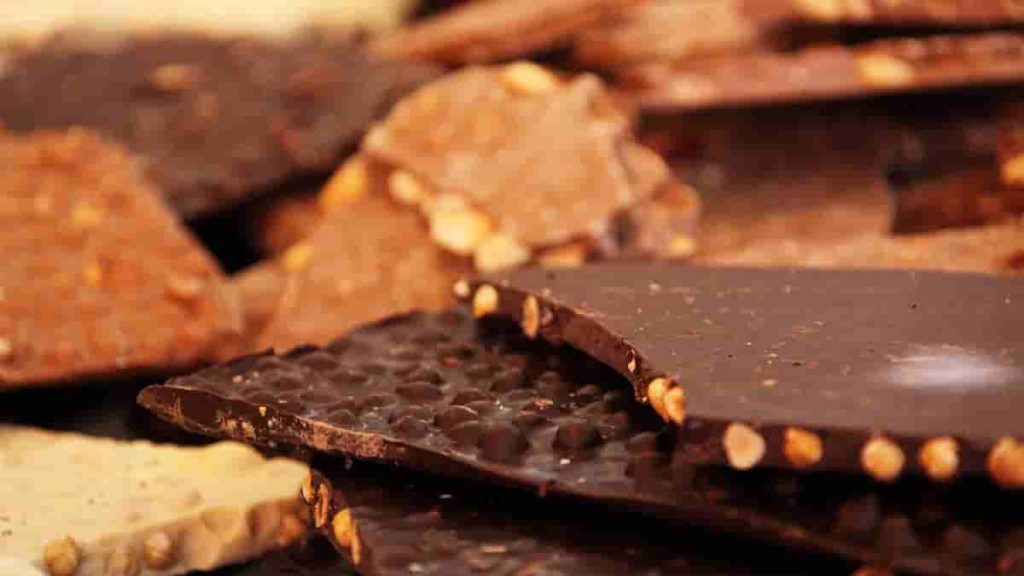 dark chocolate almonds