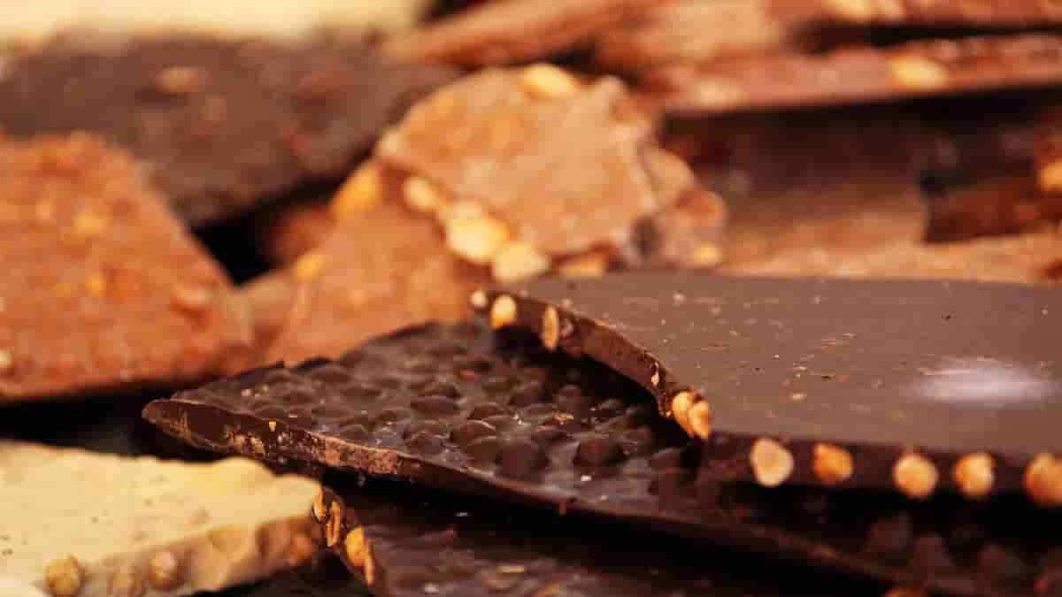 dark chocolate almonds