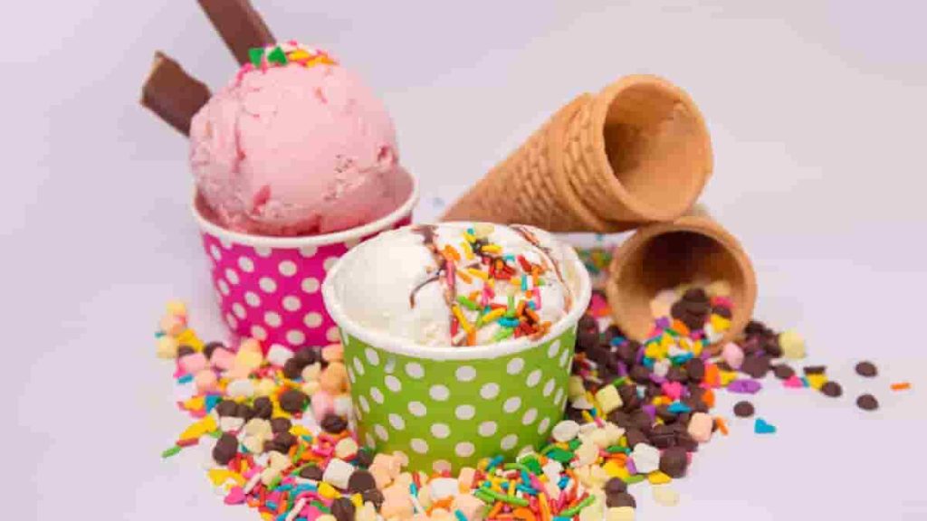 chocolate vanilla strawberry ice cream