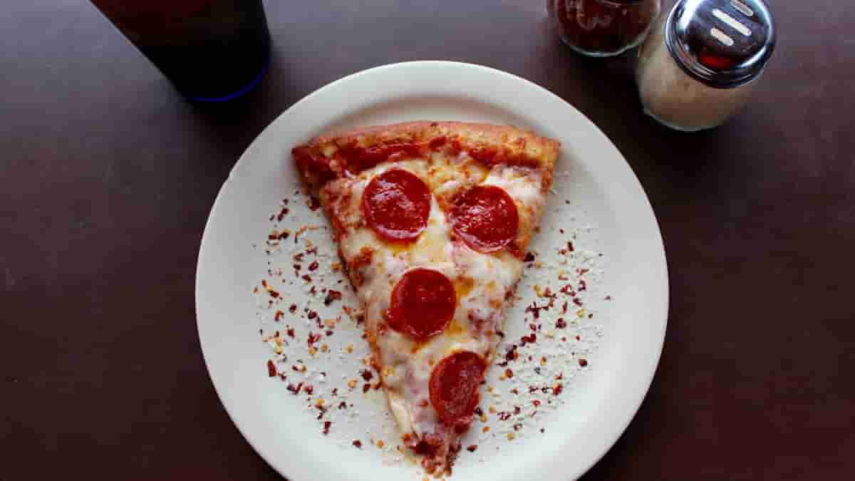 beef pepperoni pizza