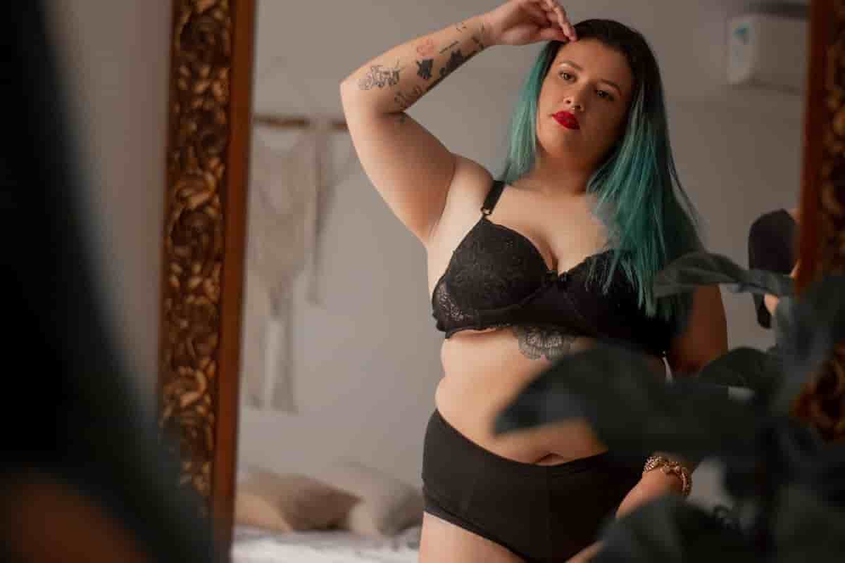 curvy woman lingerie